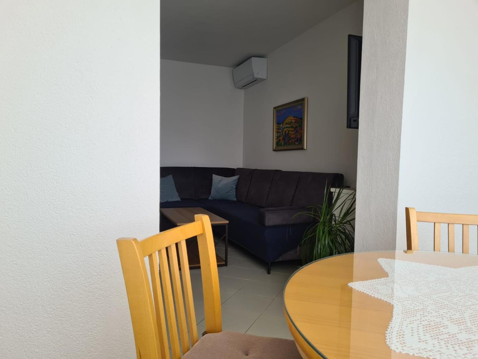 Apartments Jelena Supetar - Four Apartments - A Small House With A Private Yard - Two-Room Apartment With A Sea View - Studio Apartment - Two-Room Apartment With Garden View- Free Parking Exterior photo