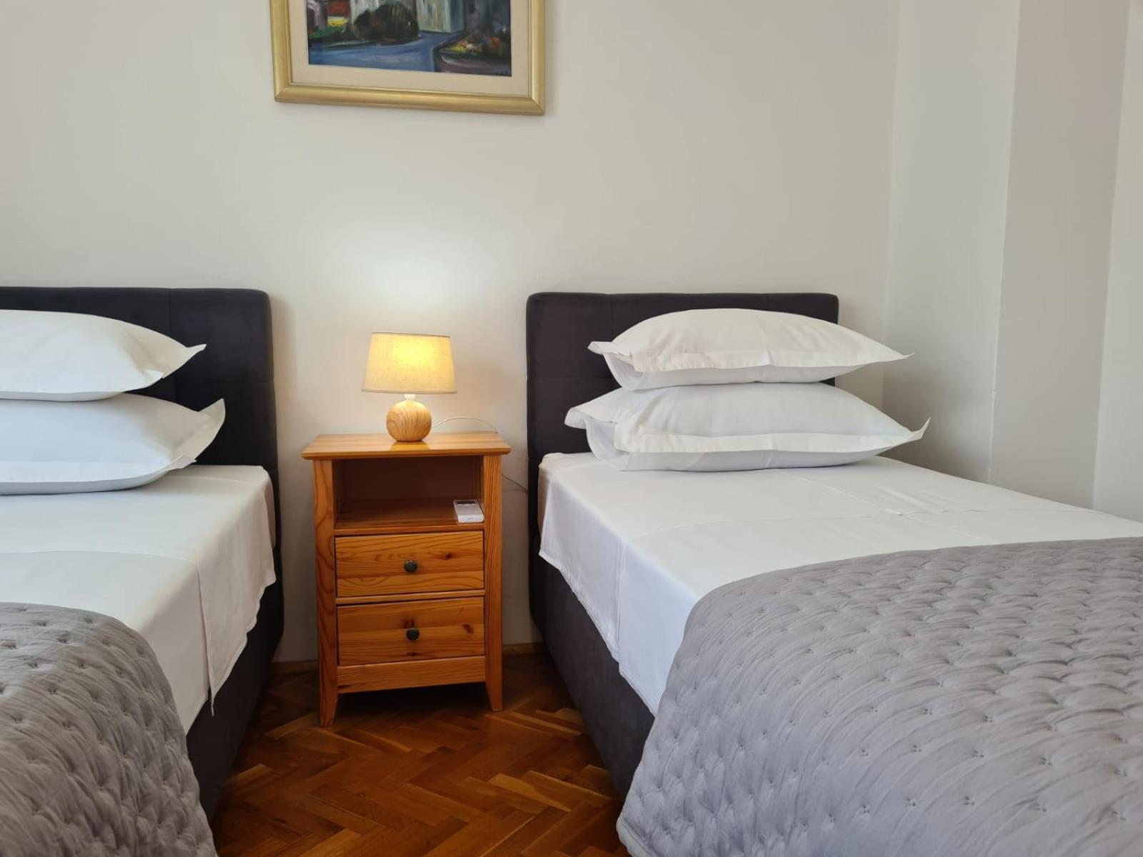 Apartments Jelena Supetar - Four Apartments - A Small House With A Private Yard - Two-Room Apartment With A Sea View - Studio Apartment - Two-Room Apartment With Garden View- Free Parking Exterior photo