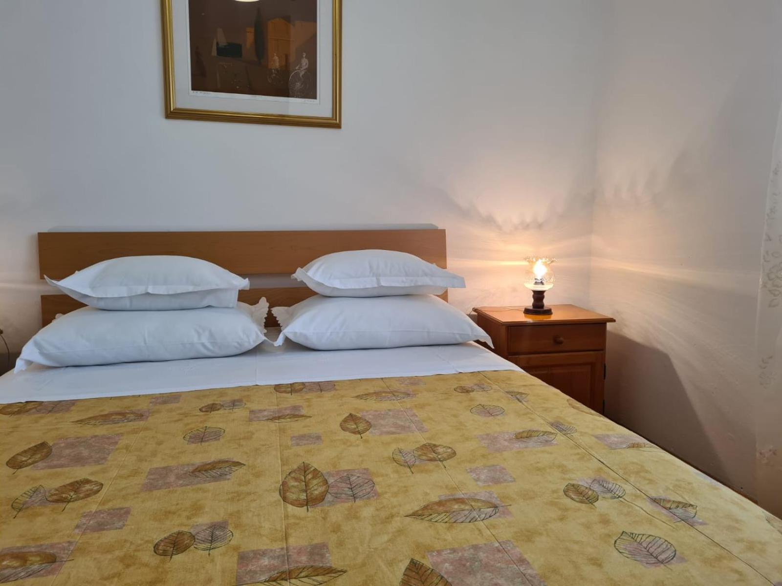 Apartments Jelena Supetar - Four Apartments - A Small House With A Private Yard - Two-Room Apartment With A Sea View - Studio Apartment - Two-Room Apartment With Garden View- Free Parking Exterior photo