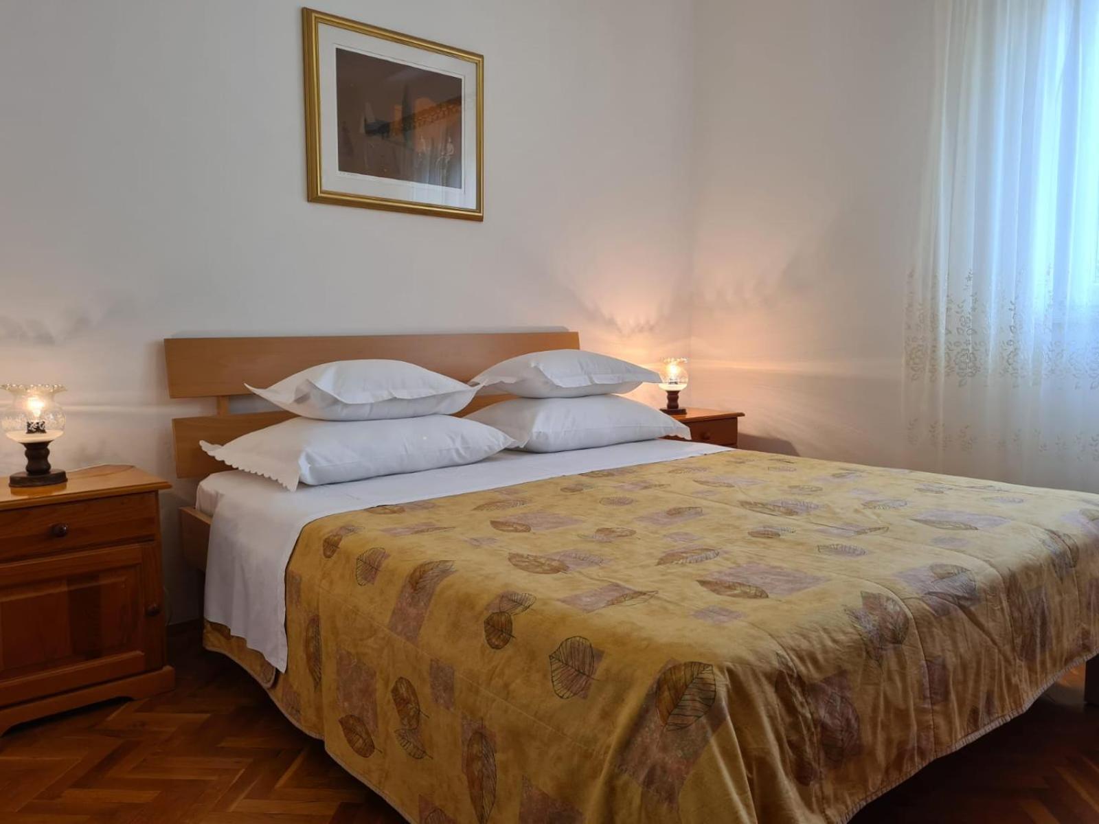 Apartments Jelena Supetar - Four Apartments - A Small House With A Private Yard - Two-Room Apartment With A Sea View - Studio Apartment - Two-Room Apartment With Garden View- Free Parking Exterior photo