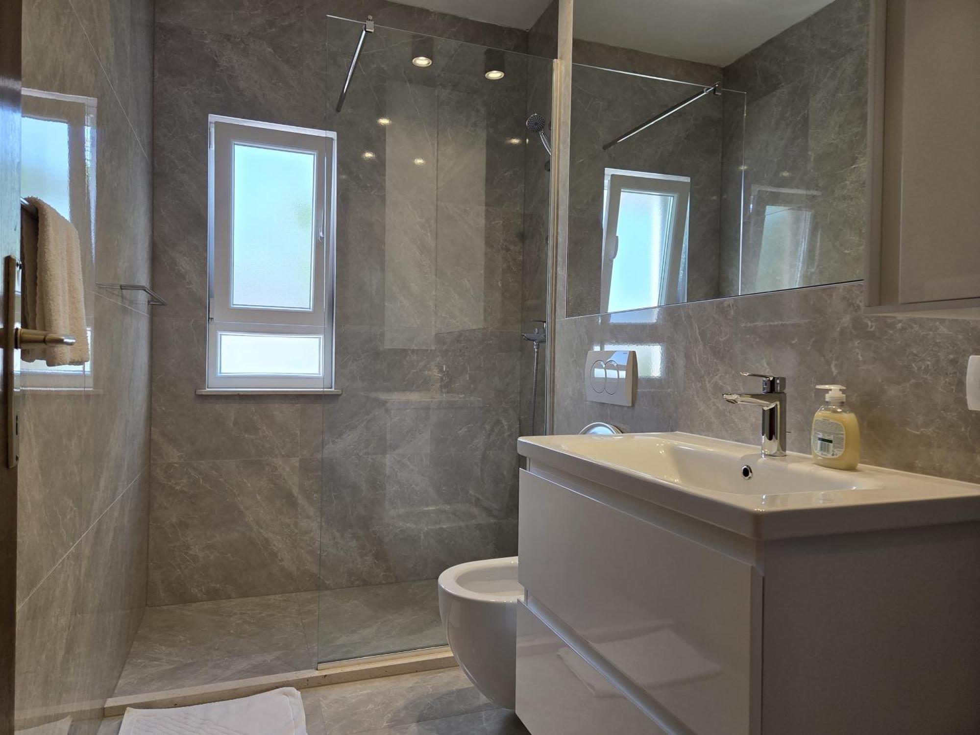 Apartments Jelena Supetar - Four Apartments - A Small House With A Private Yard - Two-Room Apartment With A Sea View - Studio Apartment - Two-Room Apartment With Garden View- Free Parking Exterior photo