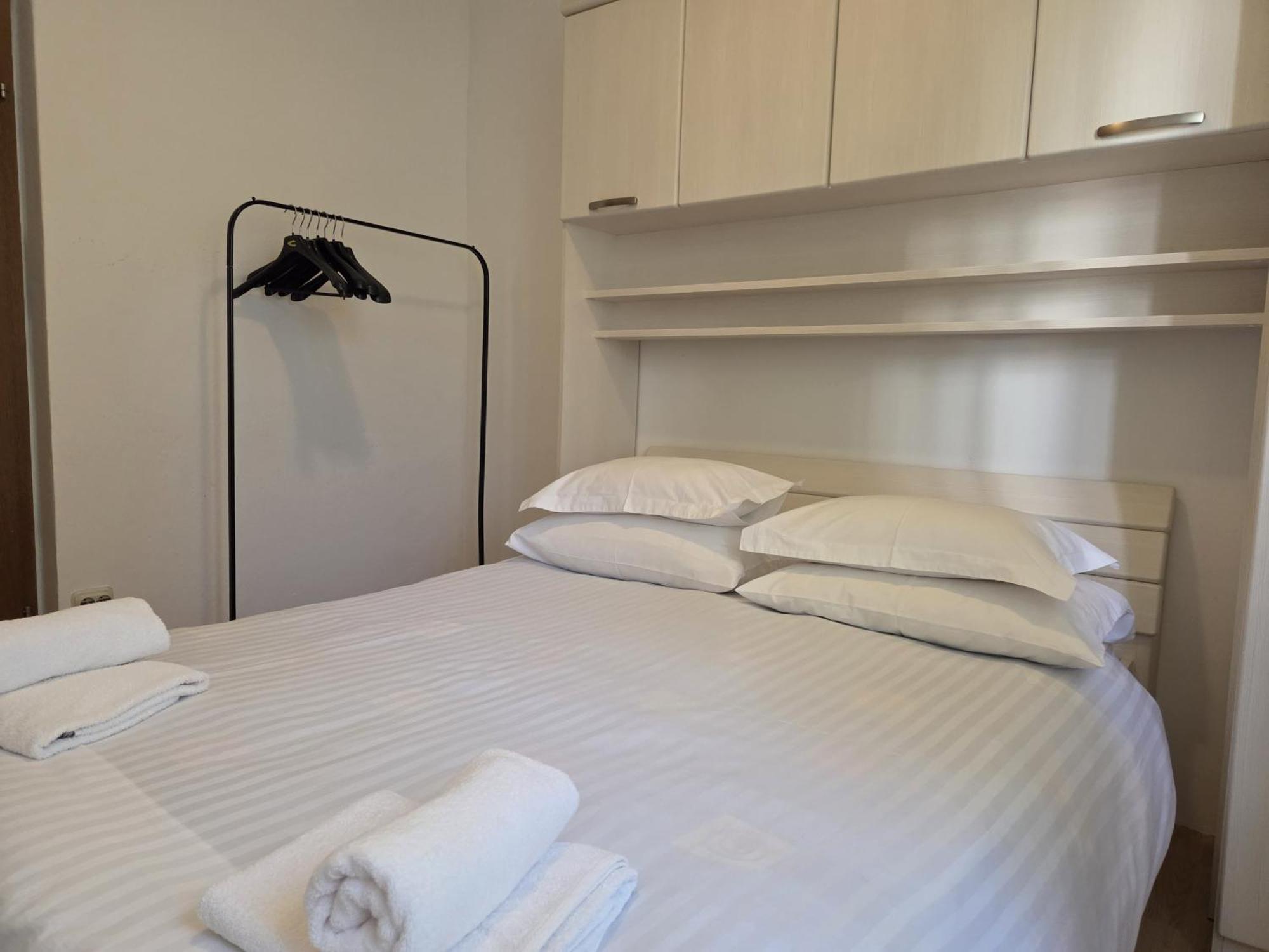 Apartments Jelena Supetar - Four Apartments - A Small House With A Private Yard - Two-Room Apartment With A Sea View - Studio Apartment - Two-Room Apartment With Garden View- Free Parking Exterior photo